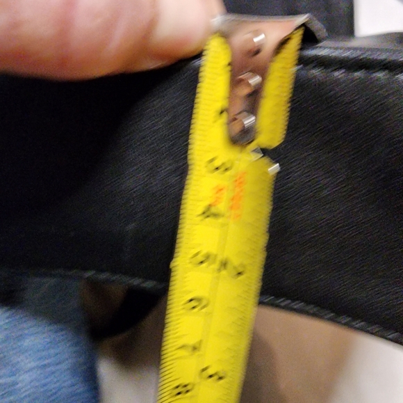 Tannery West soft leather crossbody - Picture 3 of 14